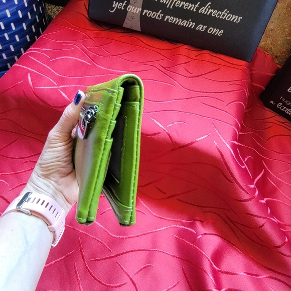 Leather Wallet. Light olive green color - Picture 12 of 16